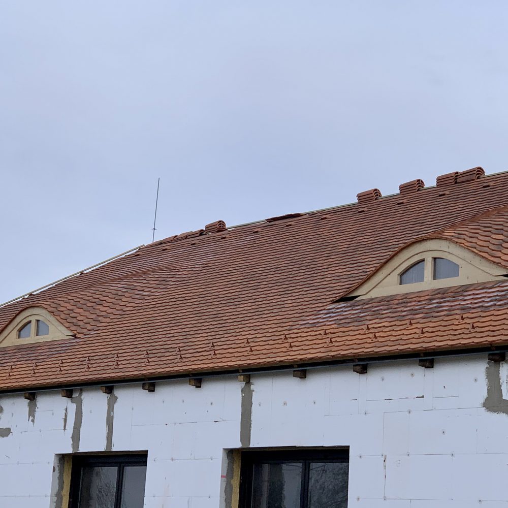 A Főépület új ökörszemablakai