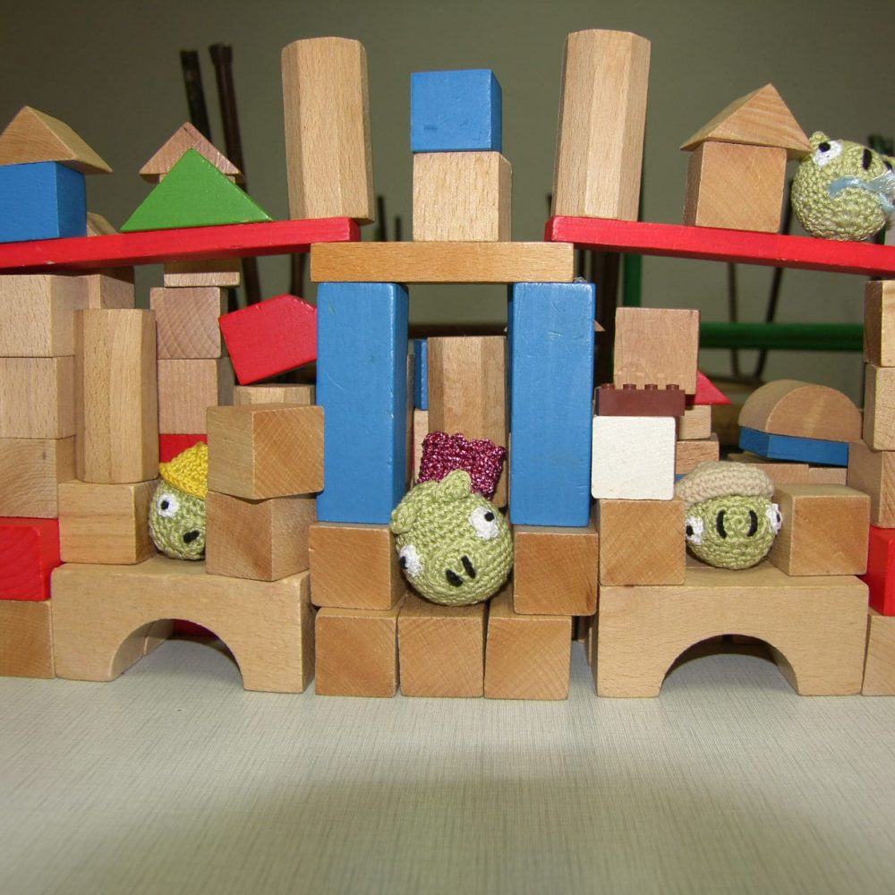 Élő Angry Birds játék az iskola karácsonyi rendezvényén